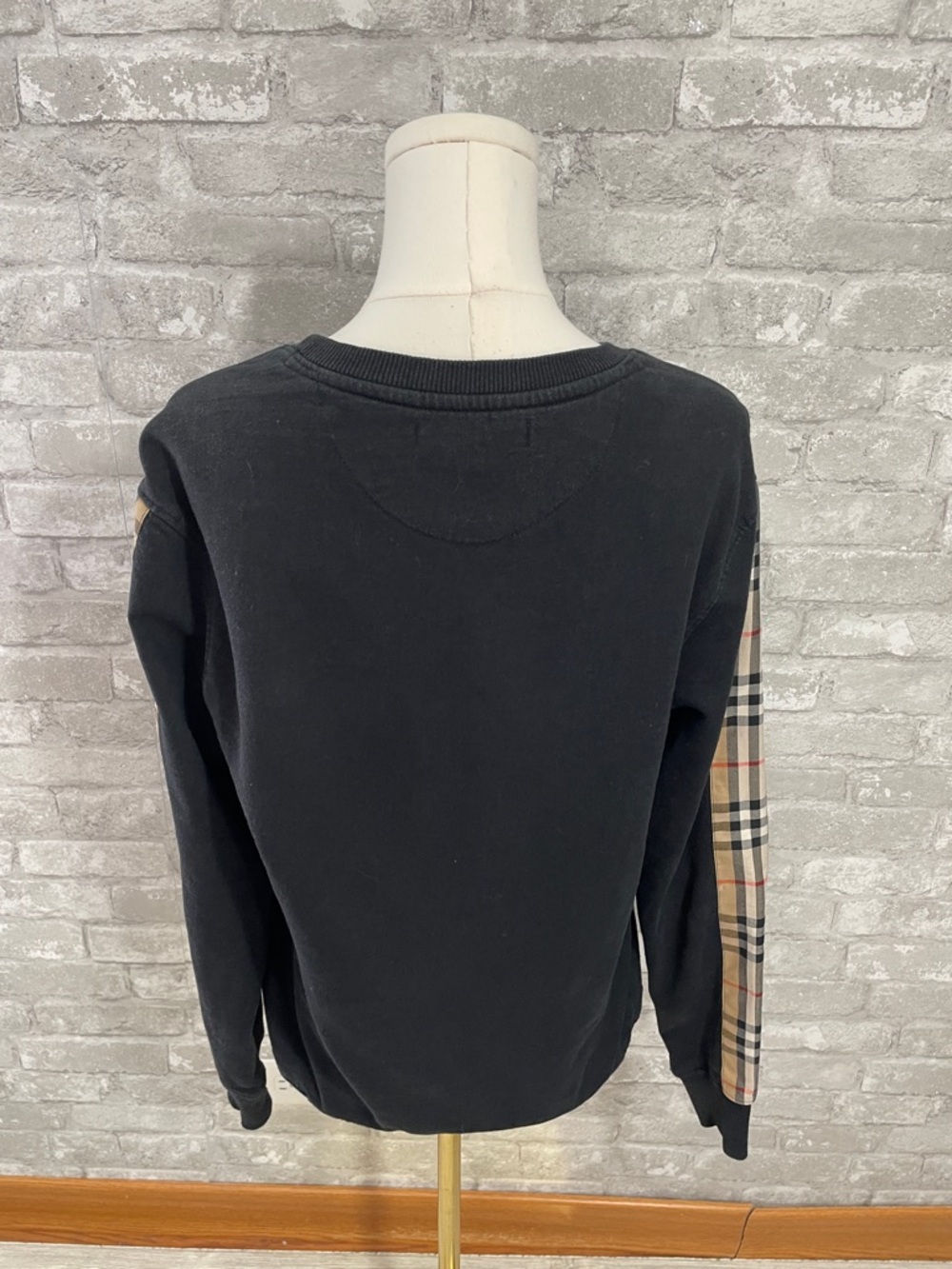 Burberry Black Crewneck Sweatshirt with Signature Check Trim - Picture 4 of 6